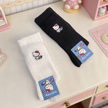 Miniso Kaos Kaki Longgar Gaya Tenis  Keluarga Sanrio, Motif  Bordir yang Indah, Desain Garis Vertikal yang Memperbaiki Bentuk Kaki, Kain Elastis yang Nyaman Cocok untuk Berbagai Acara (1 Buah) - MultiWarna - View 1