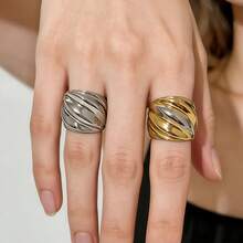 Nhẫn nữ một mảnh bằng thép không gỉ, bản rộng, nhiều vòng tròn, kiểu dáng tối giản phóng đại, kết hợp thép titan, ba vòng tròn phối màu, mạ vàng 18K, chống thấm nước, không phai màu, chất lượng cao, cá nhân hóa, đeo hàng ngày. - Nhẫn nữ mặt rộng, sọc chéo. - Xem 7