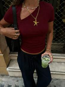 夏季新款简约时尚设计不对称肩部休闲短袖收腰T恤，百搭女式上衣 - 酒紅色 - 查看 6