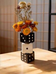 3-Color Dice Resin Vase - An Elegant Black And White Decorative Vase, Suitable For Home And Bar Environments, Great For Holding Grapes And Other Decor, A Unique Centerpiece For Dining Tables, Coffee Tables And Entryways, Also A Fashionable Kitchen Decor - Multiple Styles - View 2