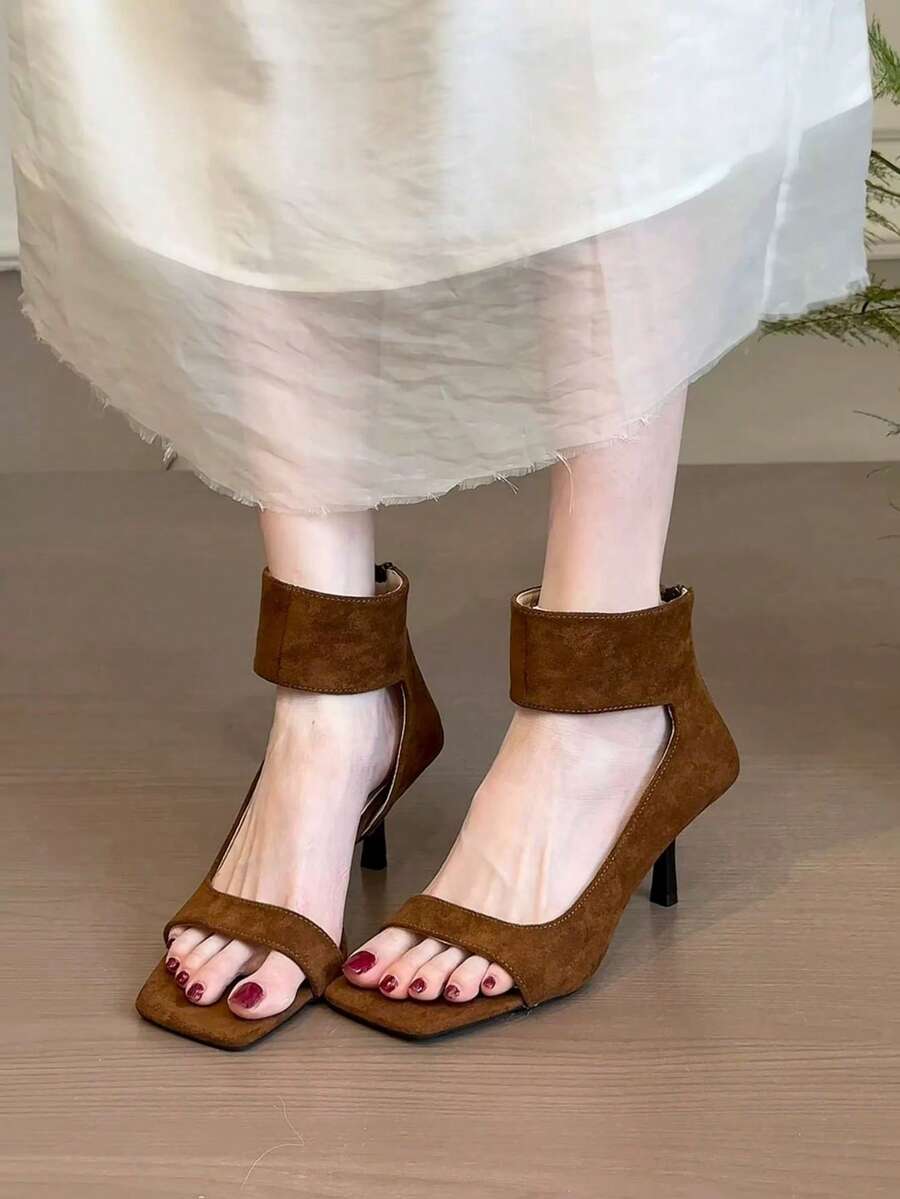 复古麂皮露趾踝带凉鞋，优雅方头细跟罗马凉鞋（女士款） - 棕色 - 查看 1