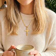 1 chiếc dây chuyền mặt dây chuyền hình trái tim và thánh giá rỗng bằng thép không gỉ mạ vàng 18K kiểu Âu-Mỹ dành cho nữ, kiểu dáng thời trang, tinh tế, tối giản, đa năng, phù hợp đeo hàng ngày. - đi qua - Xem 1