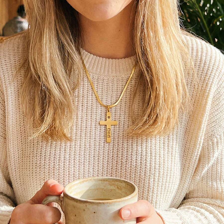 1 chiếc dây chuyền mặt dây chuyền hình trái tim và thánh giá rỗng bằng thép không gỉ mạ vàng 18K kiểu Âu-Mỹ dành cho nữ, kiểu dáng thời trang, tinh tế, tối giản, đa năng, phù hợp đeo hàng ngày. - đi qua - Xem 1