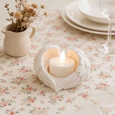 天使翅膀烛台，适用于茶蜡或仿真蜡烛，是理想的家居装饰和桌面摆件。这款独特创意的烛台装饰品是送给装饰爱好者的绝佳礼物。