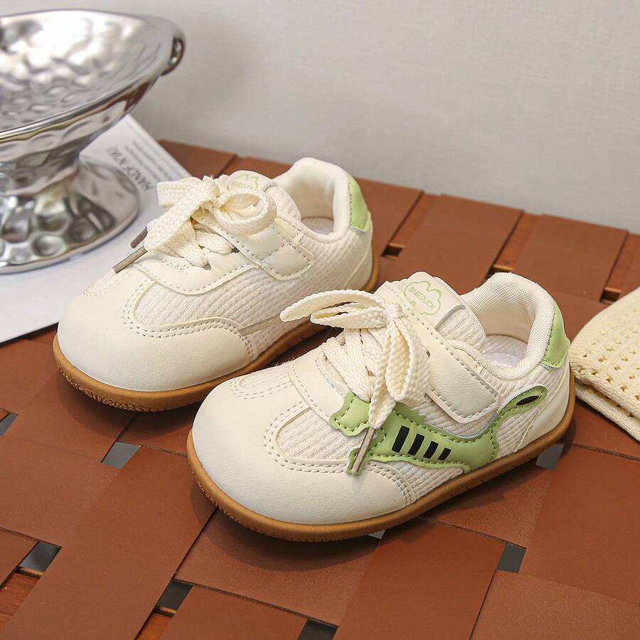 1双魔术贴网面透气休闲软底幼儿鞋，适合春季穿着