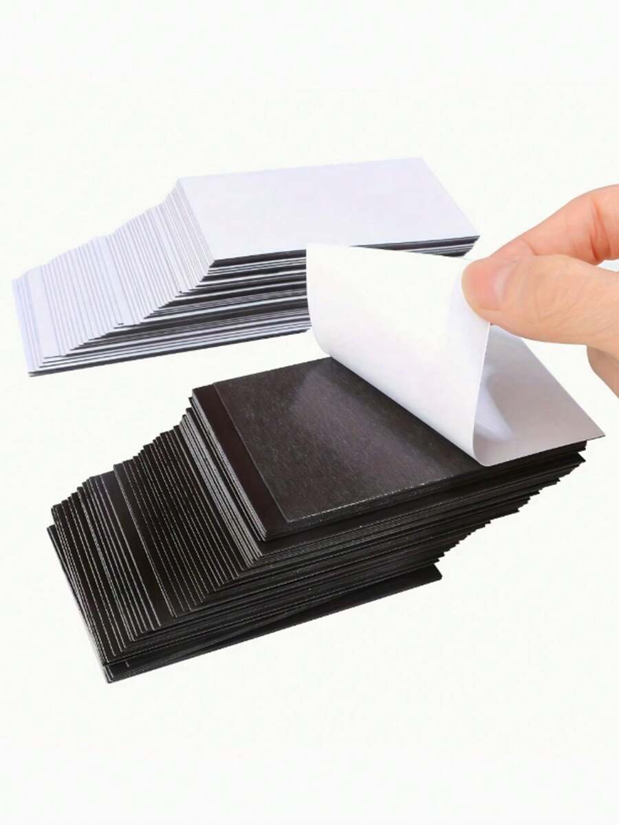 Autocollants magnétiques flexibles avec un design rectangulaire. Ils sont auto-adhésifs, réutilisables et ne laissent pas de résidu. Idéal pour une utilisation sur les réfrigérateurs, les murs, les surfaces vitrées, les artisanats et les décorations de fête. - multicolore - Voir 1