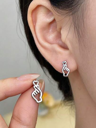 1 Pair Silver Hollow Delicate Heart-Shaped Earrings, Stainless Steel Jewelry That Won't Fade, Unisex, Heartwarming Gift For Lover, Surprise For Mom On Mother's Day