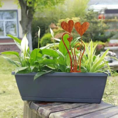 1 chiếc trang trí sân vườn hình trái tim và hoa bằng kim loại kiểu cổ điển, đồ thủ công mỹ nghệ bằng sắt rèn.