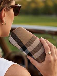 Burberry 1 قطعة علبة نظارات من الجلد البرغندي، علبة نظارات صلبة فاخرة وأنيقة، تخزين وحماية للنظارات، إكسسوار مصمم للنساء، هدية مثالية لها - بني - مشاهدة 2