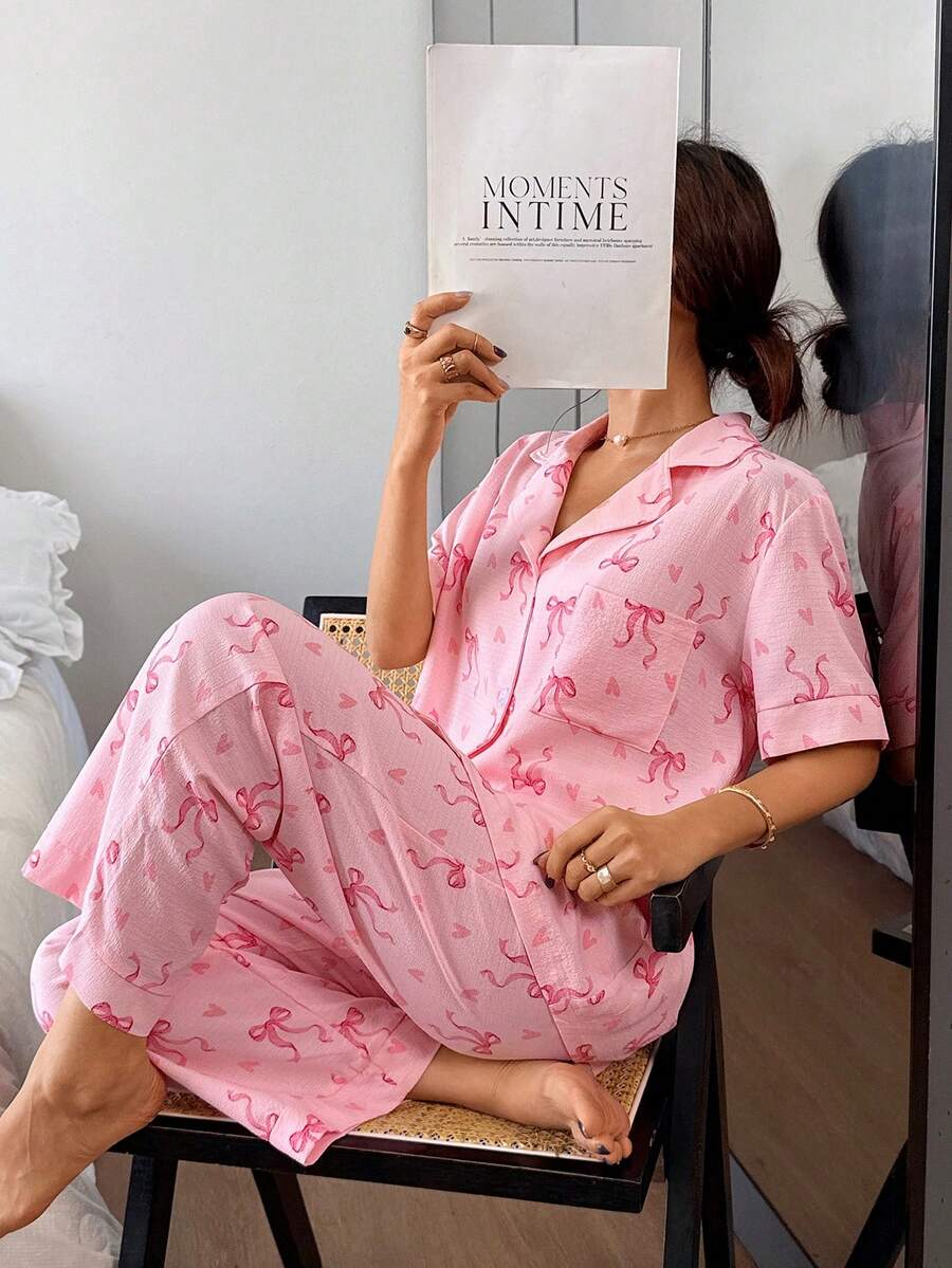 Dreamivo Set de pijamale roz cu imprimeu dulce și funde, cardigan cu guler, mânecă scurtă + pantaloni cu croi larg, material moale, pijama de casă feminină, poate fi purtată în aer liber, 2 bucăți - Roz - Vizualizare 1