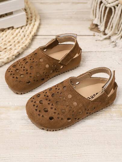 1 đôi dép xăng đan đế bằng mềm, chống trượt, kiểu dáng giản dị, unisex, thích hợp cho mùa hè.