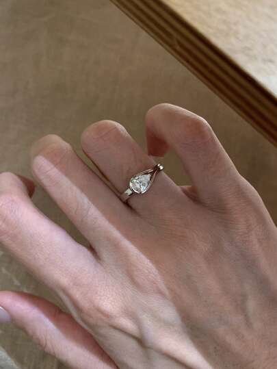 1个时尚水滴装饰开口戒指，适合女性日常佩戴