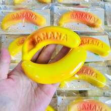 1个香蕉慢回弹挤压玩具，软绵绵的减压玩具 - 彩色 - 查看 3