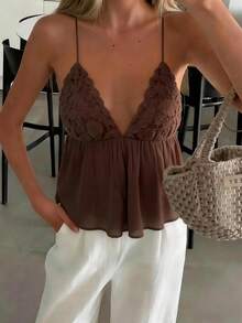 Camiseta sin espalda de encaje de verano casual de vacaciones para mujer Just Masa, blusa sexy minimalista con cuello en V profundo, tirantes cruzados elásticos y volantes en el bajo, adecuada para vacaciones, playa, festivales de música, citas, noches de fiesta y uso diario - Marrón - Ver 11