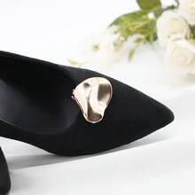 2pcs Fashion Versatile Metal Texture Shoe Toe Clips, ABS Material, Asymmetrical Ruffle Butterfly & Water Drop Design, Gold & Rose Gold Shoe Decor, Women Shoes DIY Accessory, Stylish Gift - Gold - View 7