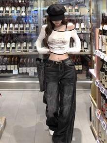 白色字母印花斜肩长袖T恤，褶皱修身设计，性感修身女士上衣，春季 - 白色 - 查看 7