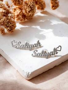 Đôi hoa tai hình trái tim có tên phông chữ tiếng Anh được cá nhân hóa, Phụ kiện phù hợp độc đáo, Quà tặng Ngày của Mẹ/Ngày lễ tình nhân/Sinh nhật/Kỷ niệm/Bạn bè/Tốt nghiệp/Giáng sinh, Cao cấp - phong cách 1 - Xem 8