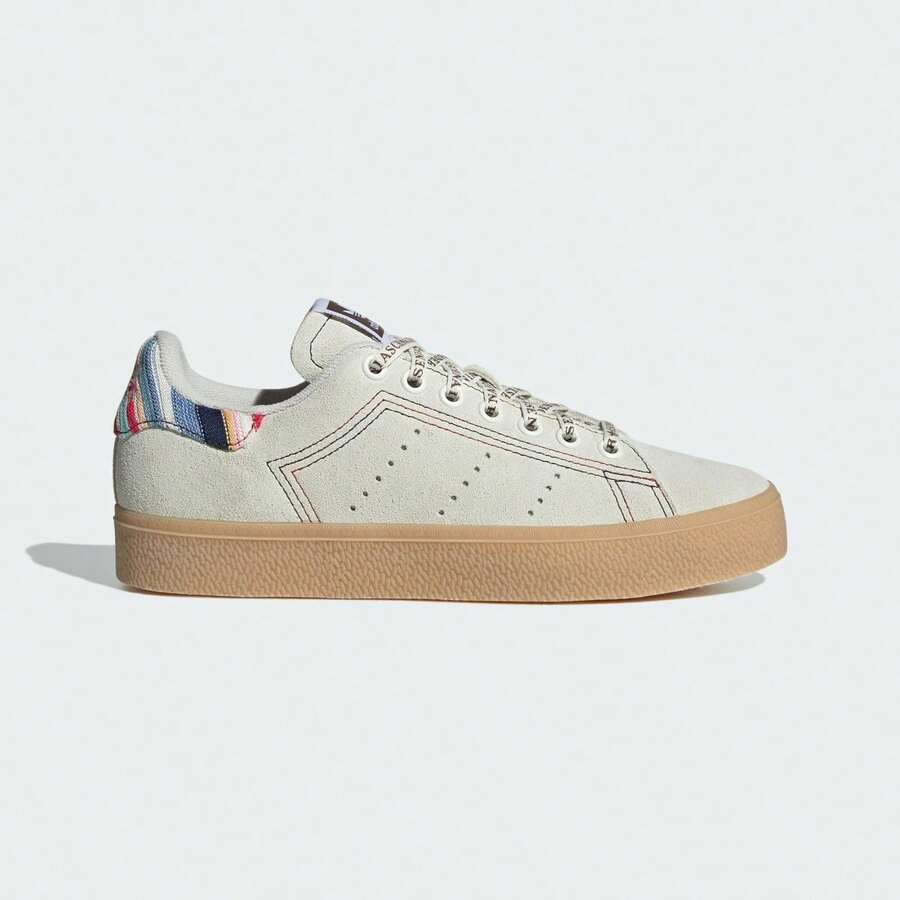 Adidas 女士经典帆布运动鞋，时尚休闲运动鞋，IE0384 - 米色/紅/藍 - 查看 1
