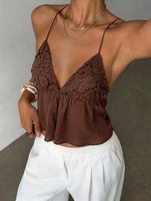 Camiseta sin espalda de encaje de verano casual de vacaciones para mujer Just Masa, blusa sexy minimalista con cuello en V profundo, tirantes cruzados elásticos y volantes en el bajo, adecuada para vacaciones, playa, festivales de música, citas, noches de fiesta y uso diario - Marrón - Ver 9