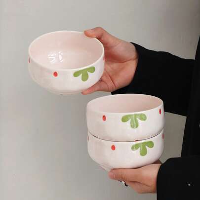 两只陶瓷冰淇淋碗，可作饭碗、甜点碗、坚果零食碗、水果沙拉碗使用，花朵爱心蝴蝶结可爱少女风，米色和粉色，碗，餐具，适用于厨房、餐厅、酒店、甜品店