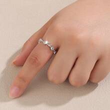 1 pièce Bague pour femme, bague sertie de zircone cubiques super brillants de conception de niche, bande ouverte réglable, polyvalente pour le port quotidien et les cadeaux - Anneau ouvert - Voir 9