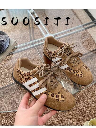 Women's Comfortable Lightweight Black Flat Non-Slip Outdoor Sports Casual Student Running Sneakers