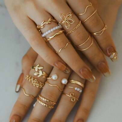 20件套波西米亚风多关节女士戒指套装，时尚叠戴戒指套装，仿珍珠镂空花朵几何戒指，适合日常休闲、派对和度假佩戴。