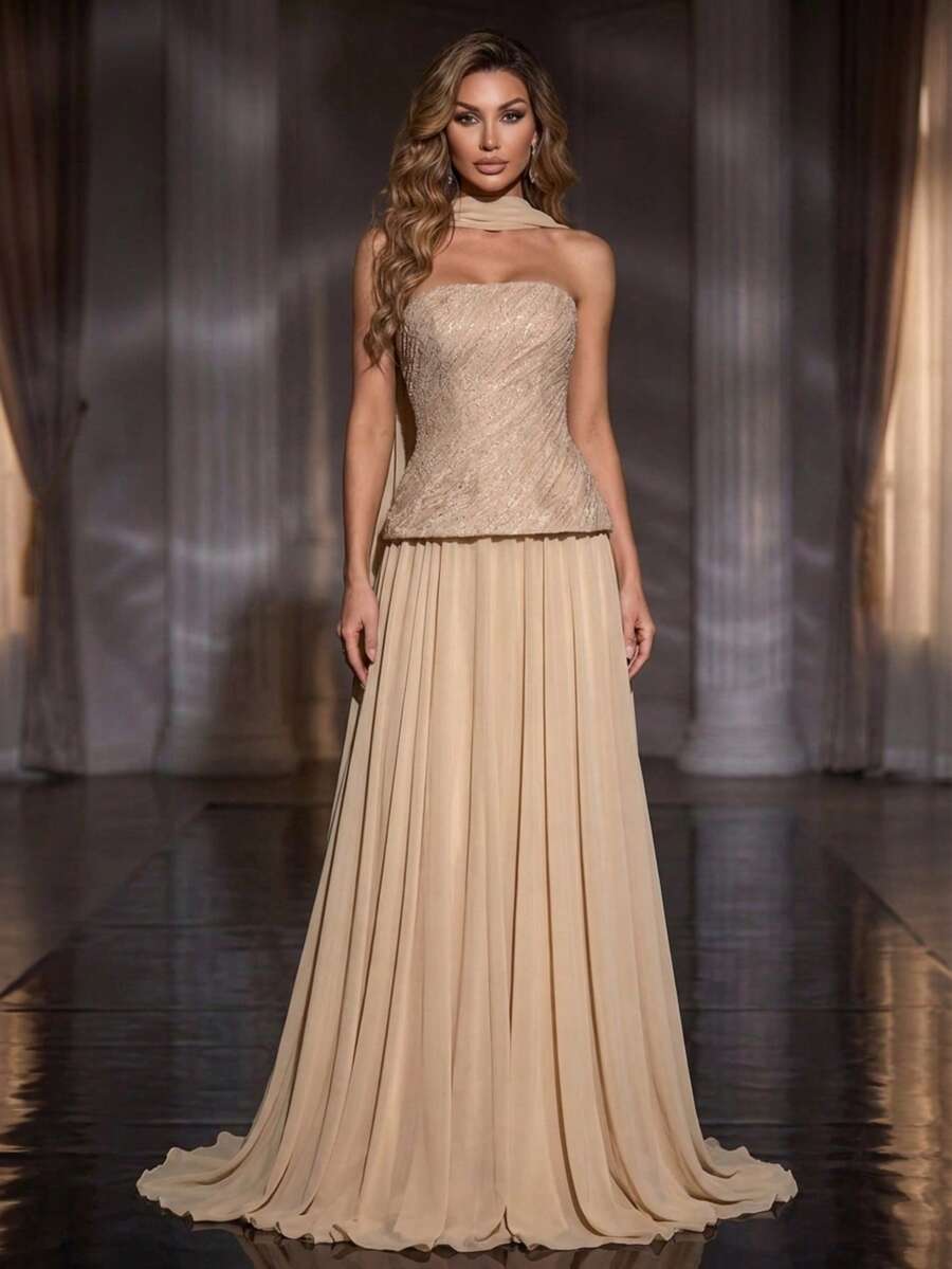 Un vestido elegante de gala para eventos, boda y fiesta de primavera, con escote sin tirantes, de encaje nude, fruncido, con chal de tul y cordones de gasa - Albaricoque - Ver 1