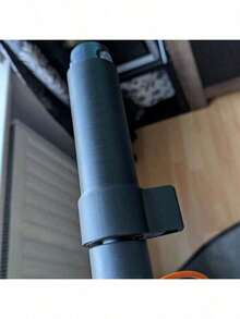 这款黑色踏板车油门把手旨在提升骑行舒适度和操控性。它采用符合人体工程学的防滑表面，自然贴合手型。纹理设计即使在潮湿环境下也能确保牢固抓握，有效缓解长时间骑行造成的手部疲劳。柔软的橡胶或TPE材质能够吸收震动，无论您是在城市通勤还是日常骑行，都能提供更平顺、更灵敏的操控体验。 - 彩色 - 查看 15