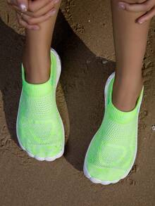 ZVB Barefoot-Friendly Water Shoes, Soft-Soled Women's Beach Shoes For Swimming, Diving, Fishing, Outdoor Quick-Dry Summer Sandals, Anti-Slip & Breathable - 螢光綠 - 查看 8