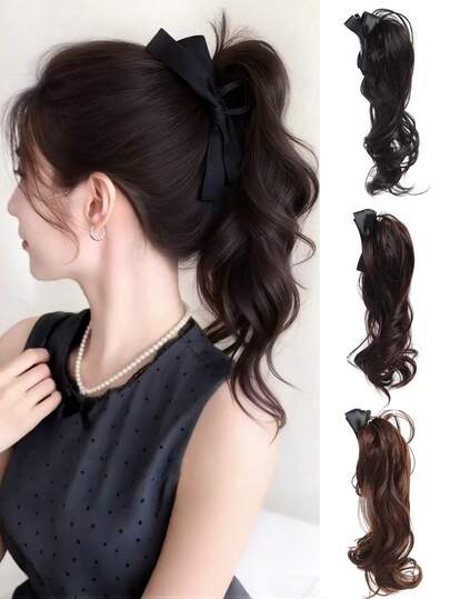 Tóc giả đuôi ngựa thắt nơ đen với kẹp tóc cài. Tóc nhẹ, bồng bềnh và mềm mại. Kẹp tóc lớn rất dễ sử dụng, phù hợp cho sử dụng hàng ngày, dự tiệc và các buổi đi chơi thông thường, như một phụ kiện tóc trang trí.