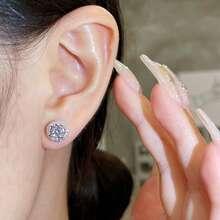 1 Đôi bông tai đính đá Moissanite tròn trong suốt 0.5/1 carat, bạc S925 mạ vàng trắng 18K, kiểu dáng Princess Cut, dành cho nữ, bông tai cưới đính kim cương lấp lánh, không phai màu, phù hợp với da nhạy cảm, kèm chứng nhận. - Bạc - Xem 5