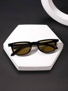 1 gọng kính hình chữ nhật bằng polycarbonate dành cho nam, kiểu dáng tối giản, độc đáo, năng động, phù hợp với phong cách thường ngày, du lịch, nghỉ dưỡng. Kèm hộp đựng kính. - Nhiều màu - Xem 8