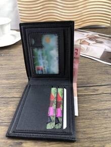 1个超薄对折钱包，柔软皮革质感，耐磨防刮，正面饰有精致金属三角，纤薄设计，可轻松放入西装外套、牛仔裤口袋或公文包中，与牛仔外套、连帽衫和T恤搭配相得益彰，放入西装外套或休闲裤口袋中也不会显得臃肿，科学的内部结构设有6个独立卡槽、1个透明证件窗口和1个大容量钞票隔层。 - 彩色 - 查看 3