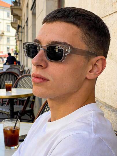 复古长方形小框半透明灰色时尚眼镜，塑料材质，休闲装饰，日常佩戴，男女通用