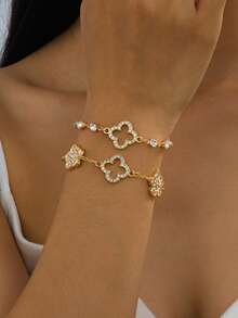 Set de 2 pulseras lujosas con diseño hueco de trébol y pentagrama en dorado brillante, elegante para usar en capas para mujeres - Amarillo Oro - Ver 2