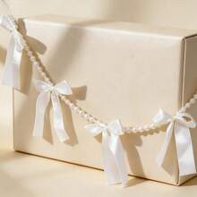 1pc White Bow Pearl Style Elegant Wreath Decor, Romantic Soft-Toned Hanging Banner Decor, Valentine's Day Theme Love Party Decor, Wedding Season Wall Hanging Aesthetic, Classic Bow Design With Pearl Satin Ribbon Accent, Easy Hanging Design Creates Warm Atmosphere - Trắng - Xem 1