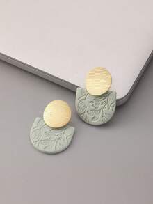 1 Pair Minimalist Textured Ceramic Earrings, Metal Bicolor Plant Relief Earrings, Niche Elegant Commuter Earrings - Mint Green - View 5