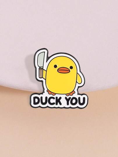 1 chiếc huy hiệu tráng men hình chú vịt vàng nhỏ dễ thương, với dòng chữ châm biếm "DUCK YOU" (Cút đi!), thích hợp để gắn lên quần áo, ba lô, là món quà hài hước lý tưởng cho những người bạn thích châm biếm.