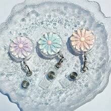 1 cái kẹp thẻ ID kiểu hoa cúc 3D có thể thu gọn, dùng cho văn phòng/y tế/sinh viên. - hoa cúc - Xem 5