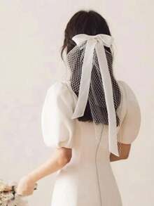 White Elegant Bridal Veil With Minimalist Bow Accent, Shoulder Length, Suitable For Wedding - White - View 4