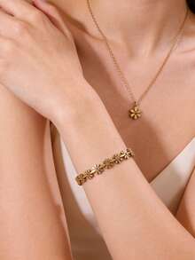 VceTd Bộ trang sức tối giản thanh lịch gồm mặt dây chuyền hoa cúc nhỏ và vòng tay hạt thủy tinh, chất liệu thép không gỉ, thích hợp cho phụ nữ đeo hàng ngày, dự tiệc, đi nghỉ mát hoặc làm quà tặng cho người lớn tuổi. - Vàng - Xem 4