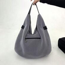 Túi xách nữ Y2K lưới retro kiểu dáng xô, túi đeo vai cỡ lớn phối đinh tán cá tính, dây đeo vai có thể tháo rời, chất liệu nylon, rất phù hợp cho sử dụng hàng ngày. - Bạc - Xem 10