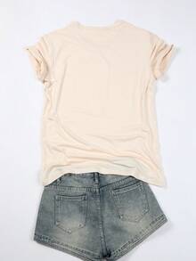 This VONDUTCH Women's Y2K Two-Piece Set Features A VONDUTCH Logo And Cartoon Print. It's A Summer Style Set With A T-Shirt And Shorts, Made Of Soft And Comfortable Fabric, Suitable For Workouts, Outdoor Activities, Parties, And More. It Also Makes A Lovely Gift. - quả mơ + đen - Xem 2