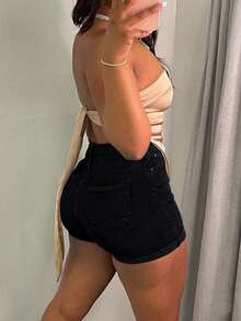Weiße hochgeschnittene figurbetonte Jeans-Shorts - Sexy aufgekrempelte Hotpants, vielseitiges figurbetontes Essentiell für den täglichen Gebrauch & Urlaubsoutfit - perfekt für einen lässigen schwarzen Sommerlook am Valentinstag - Schwarz - Übersicht 7