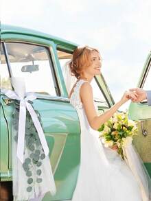 婚礼走道长椅套装，白色仿毛皮长椅套，配丝带蝴蝶结和人造桉树花环，适用于婚礼仪式走道长椅 - 查看 8