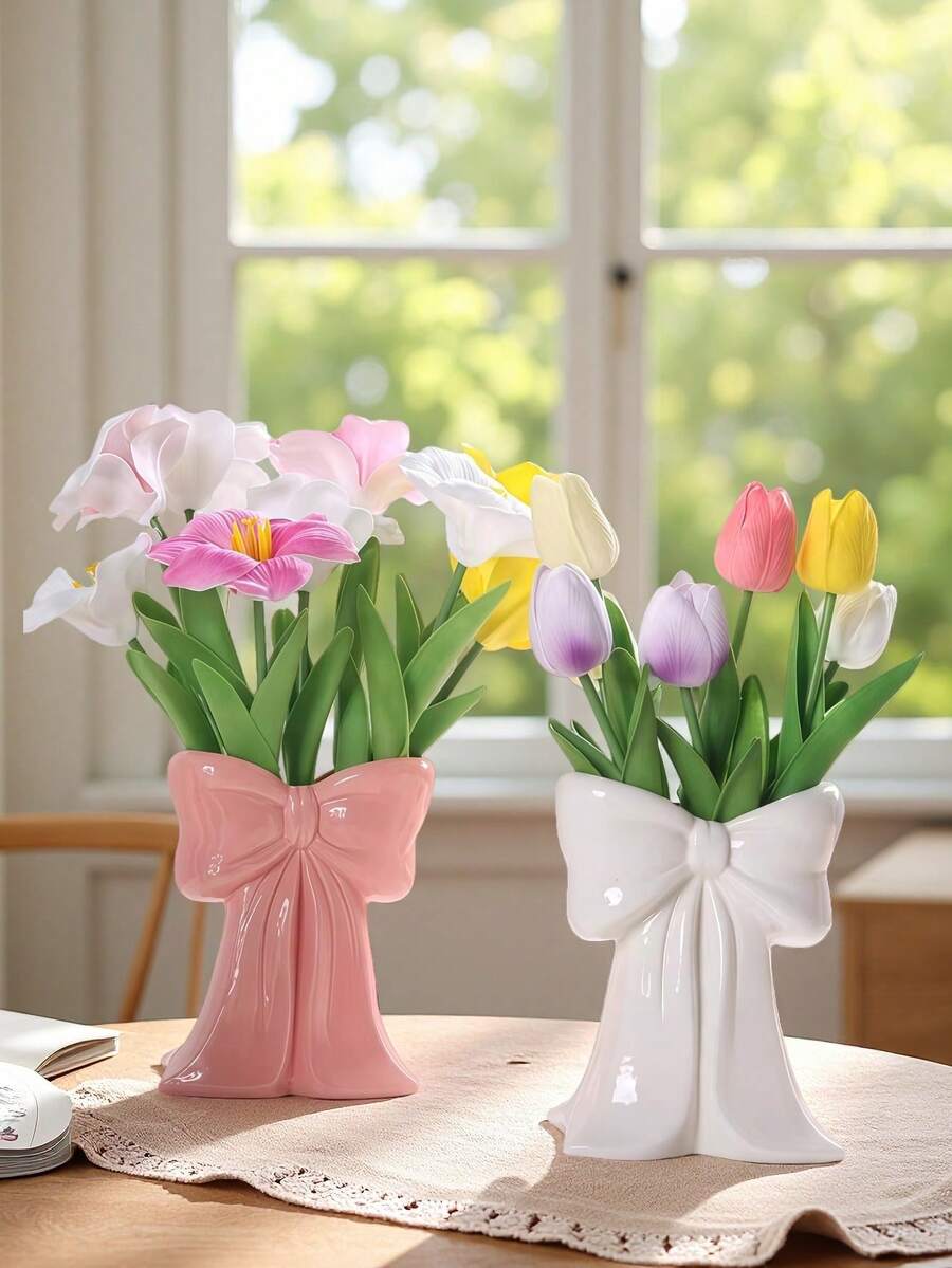 Bình hoa màu trắng với nơ hồng, bình hoa dễ thương phù hợp để trang trí ký túc xá sinh viên, phòng trẻ em và phòng ngủ căn hộ, tạo thêm không khí nữ tính. - Phong phú - Xem 1