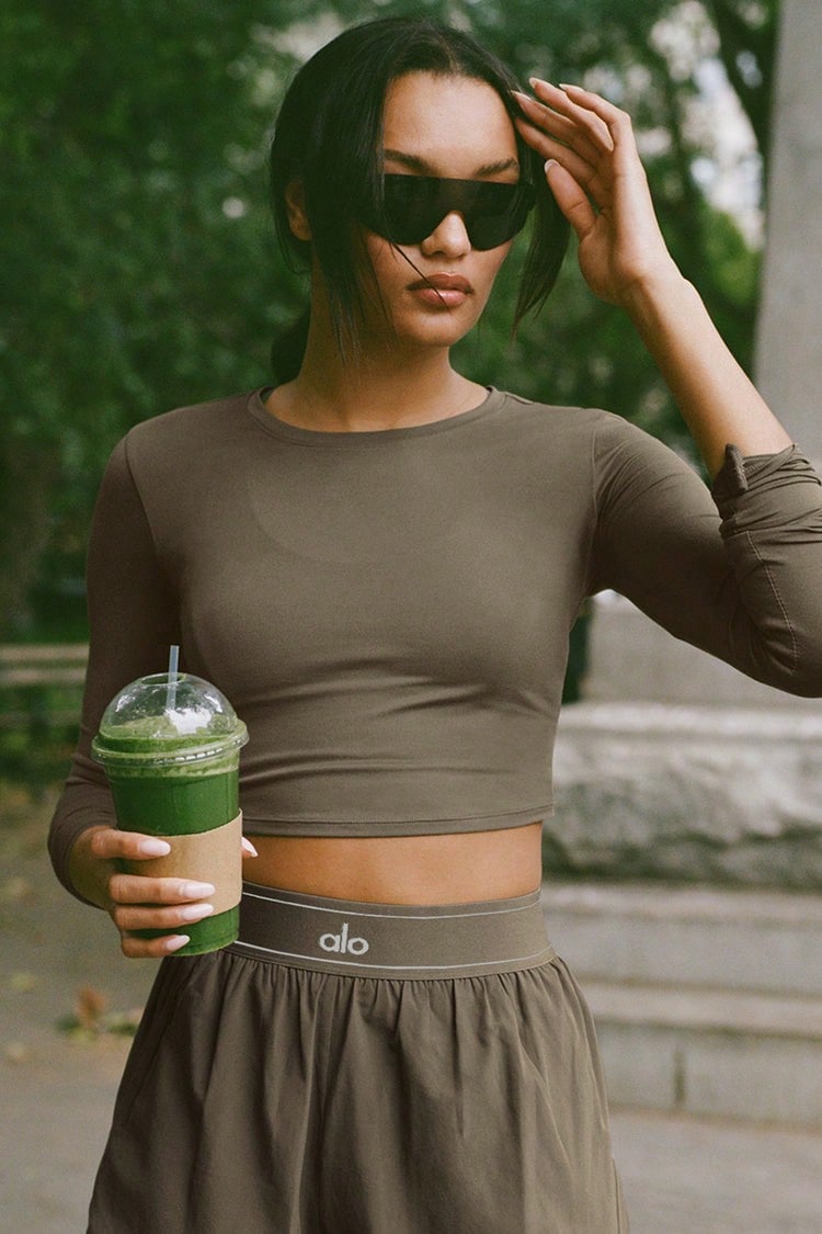 Alo Yoga Alo Alosoft Crop Finesse Long Sleeve True To Size Women's Olive Tree W3601r - 灰色 - 查看 1