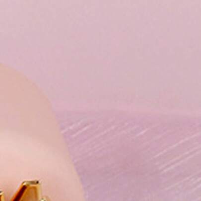 Foldable Handbag Flower Box, Chain Gift Bag Creative Flower Packaging Box, High-End Reusable Hard Gift Box Bag, Suitable For 520 Valentine's Day, Mother's Day, Birthday, Wedding Romantic Flower Bouquet Packaging And Holiday Gifts, Adopting 3D Foldable Structure Design, Convenient Carry Handle Chain, Suitable For Flower Shops, Gift Shops, Event Decorations And Souvenirs Packaging, Exquisite Rhombus Texture And High-Quality Structure Make The Flower Bouquet Packaging More Upscale And Atmospheric, Suitable For Fresh Flower, Dried Flower Bouquet Display, Floral Design Packaging And High-End Gift Arrangement Scenarios.