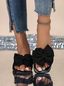 Sandalias planas de mujer con punta cuadrada en negro, con decoración de lazo y correa única, sandalias de playa deslizantes elegantes y versátiles para el verano - Negro - Ver 7